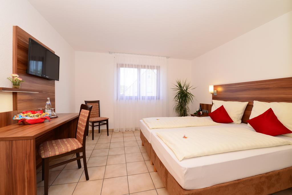 Hotel Am Buchwald Esslingen am Neckar Phòng bức ảnh